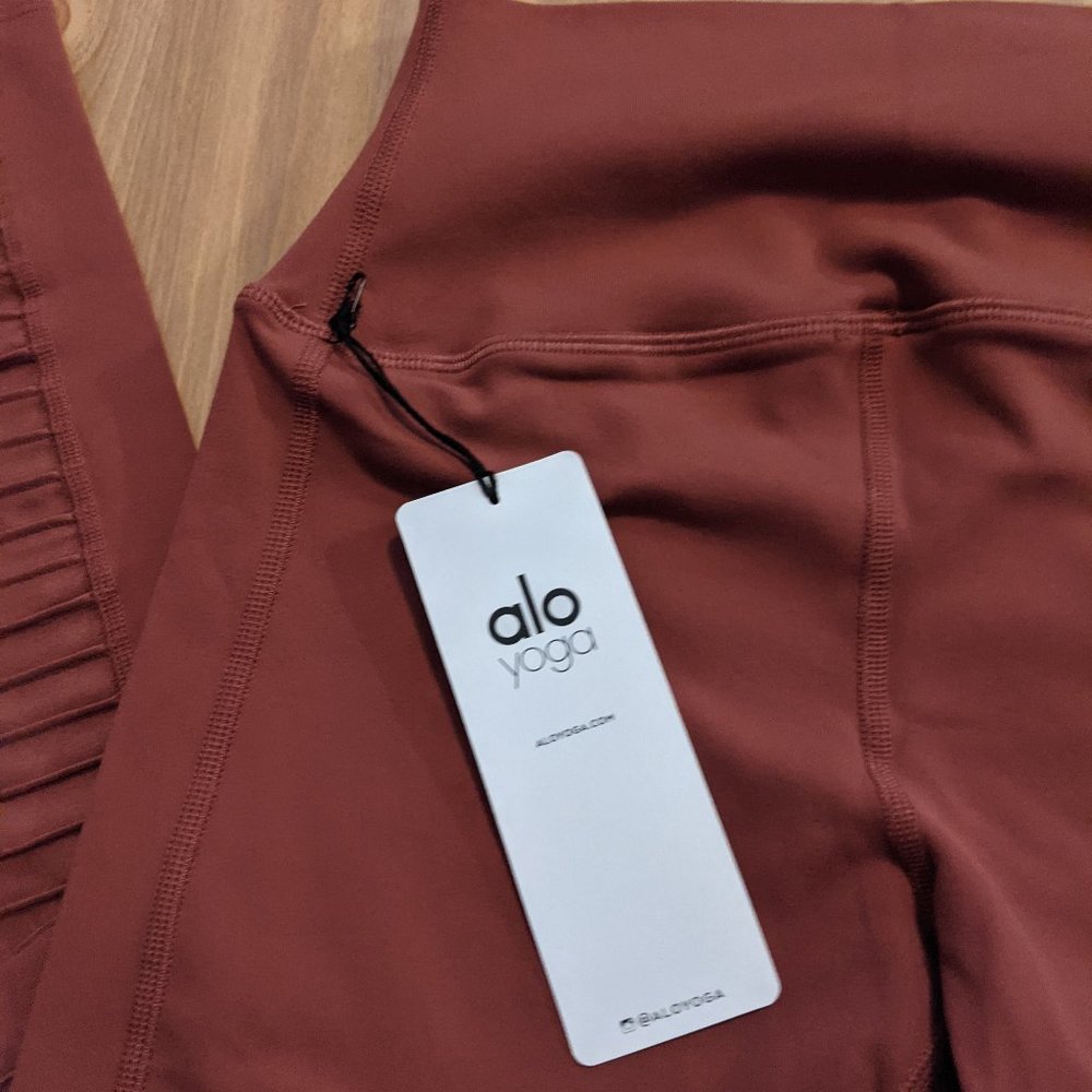 NWT Alo Yoga High Rise Moto Leggings in Earth Sz M - Picture 11 of 12